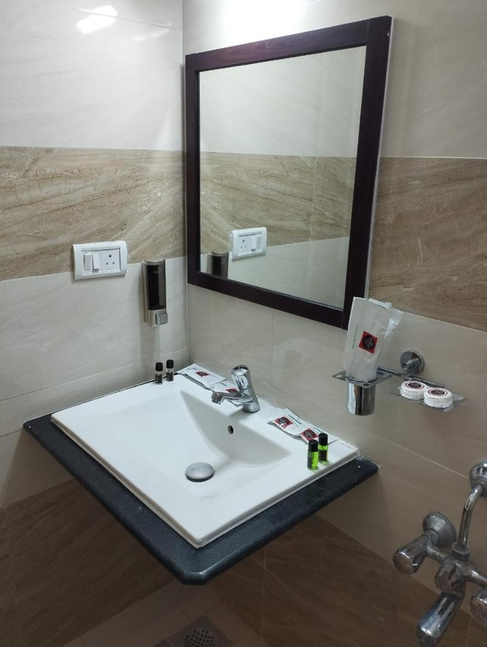 Annai Residency Hotel Vellore Kültér fotó